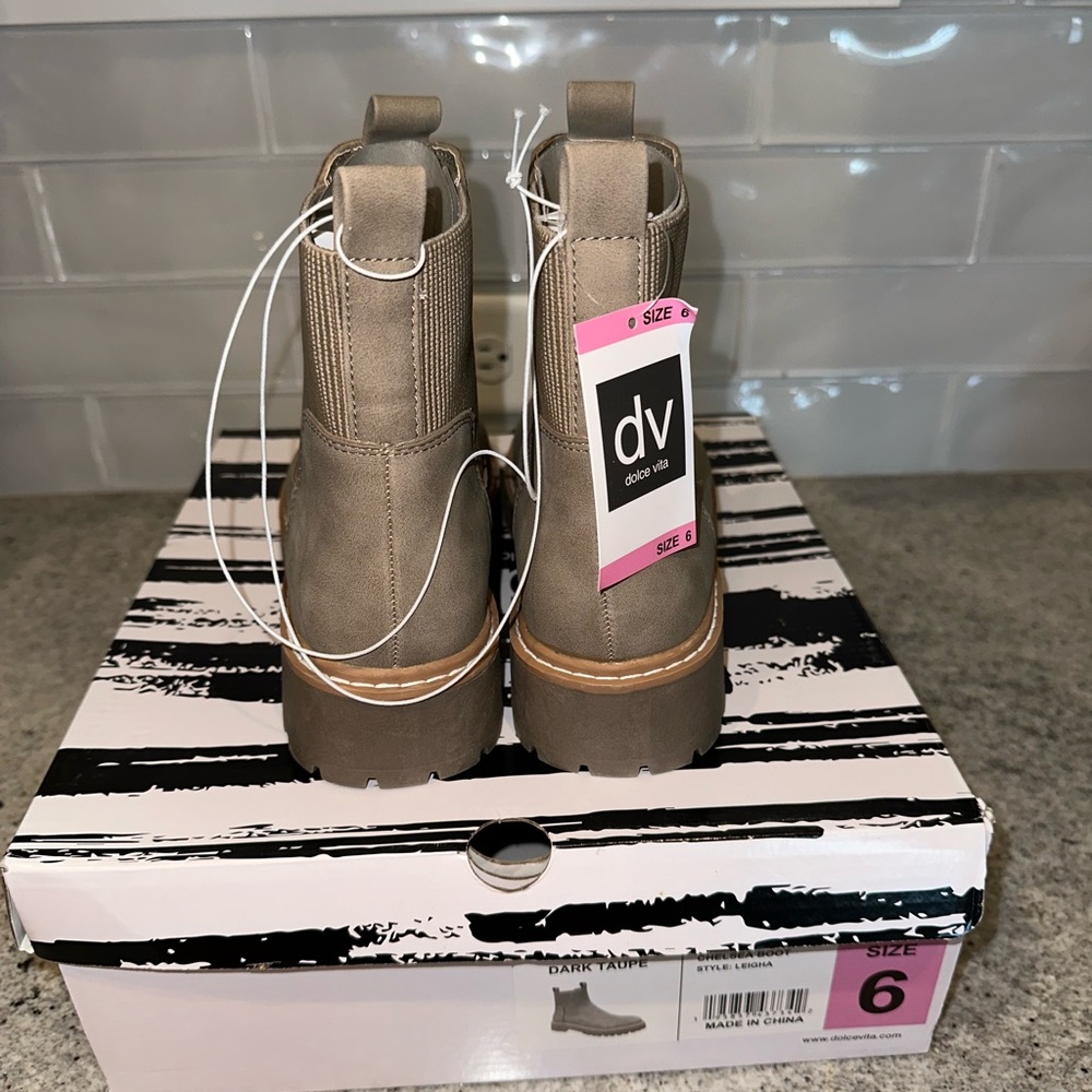 NIB DV by Dolce Vita LEIGHA Chelsea Boot Dark Taupe - Picture 12 of 13